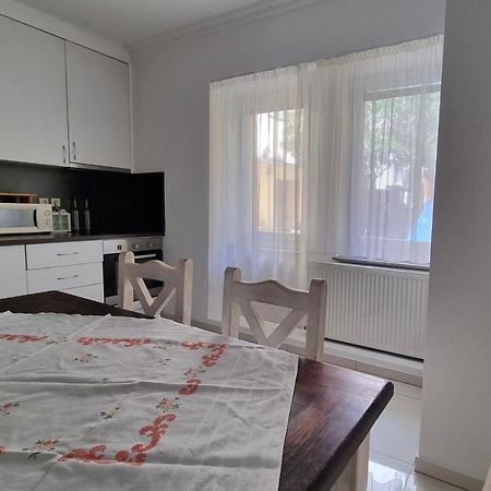 Spacious Apartment In City Center Bratislava Esterno foto