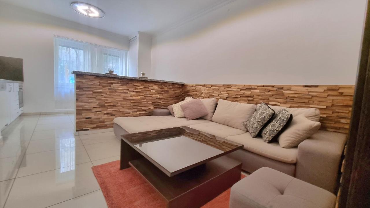 Spacious Apartment In City Center Bratislava Esterno foto