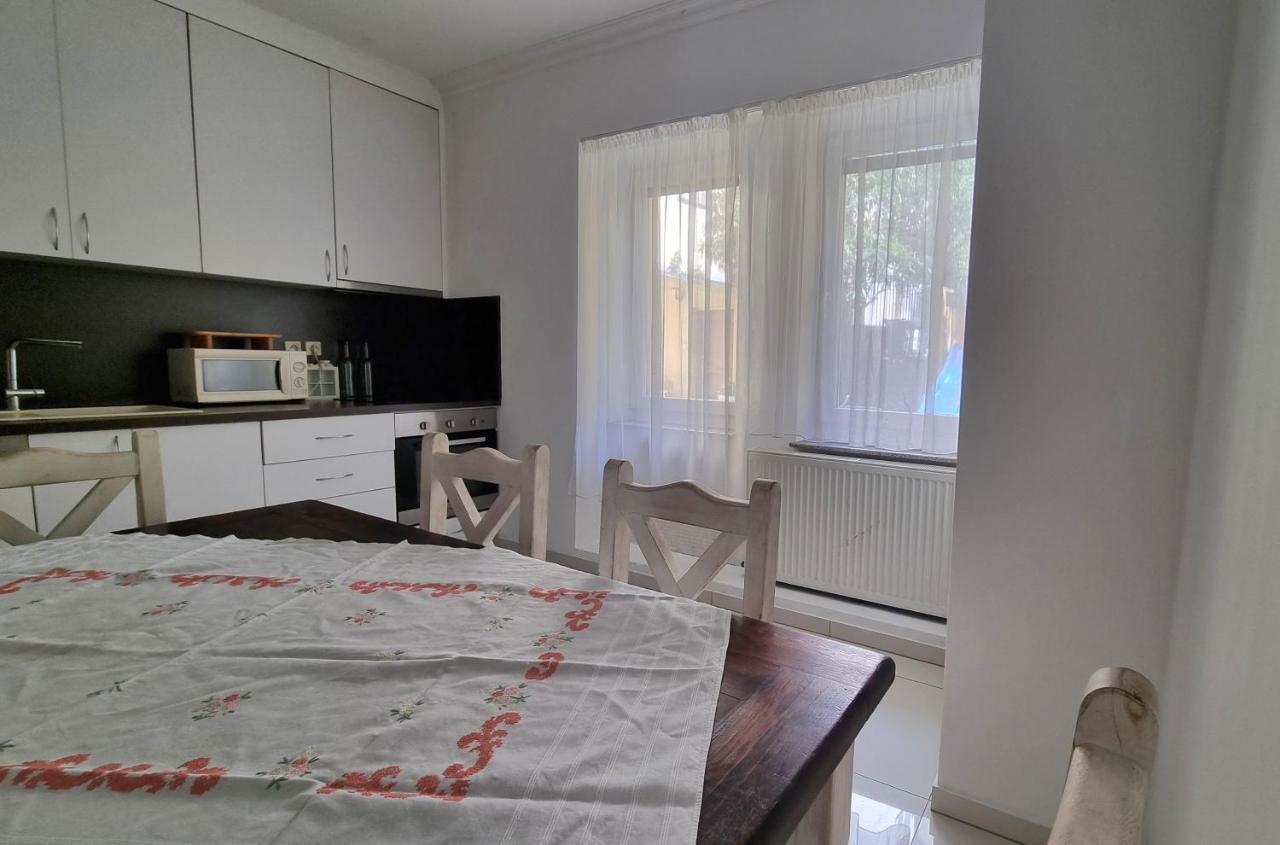 Spacious Apartment In City Center Bratislava Esterno foto