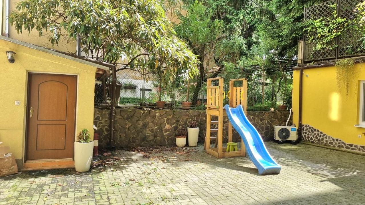 Spacious Apartment In City Center Bratislava Esterno foto