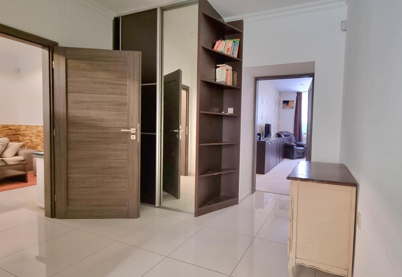 Spacious Apartment In City Center Bratislava Esterno foto