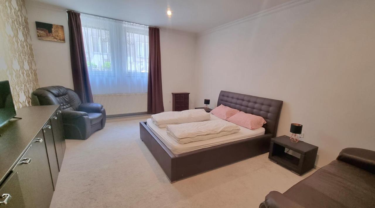 Spacious Apartment In City Center Bratislava Esterno foto