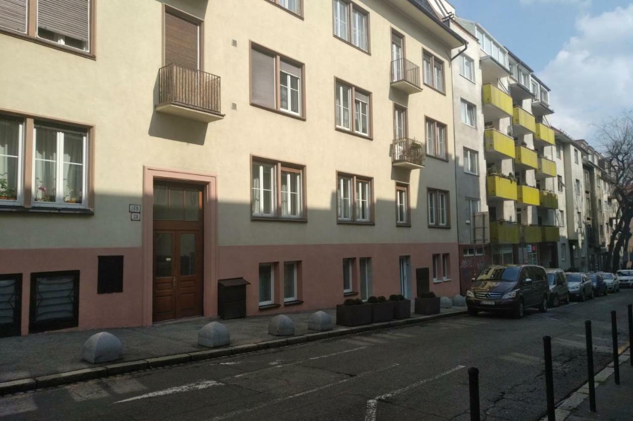 Spacious Apartment In City Center Bratislava Esterno foto