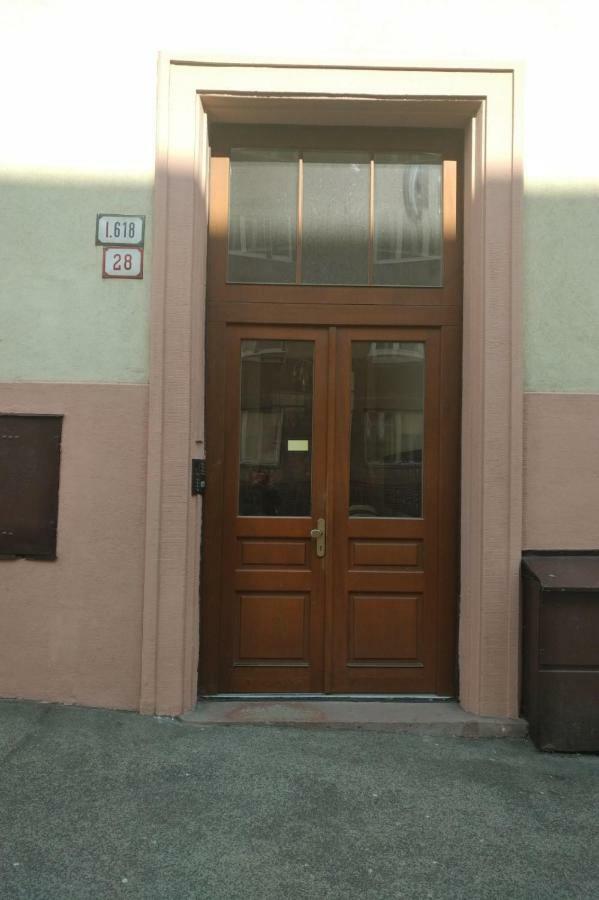 Spacious Apartment In City Center Bratislava Esterno foto