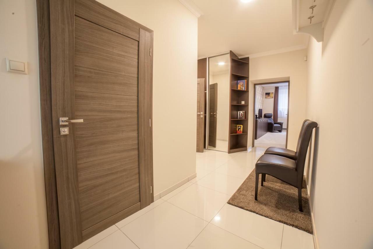 Spacious Apartment In City Center Bratislava Esterno foto
